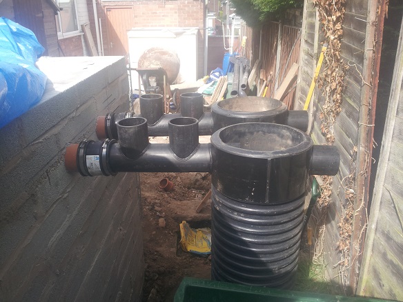 airlift chambers 300mm wide 2 mtrs deep with 110 returns 100mm below water level of pond