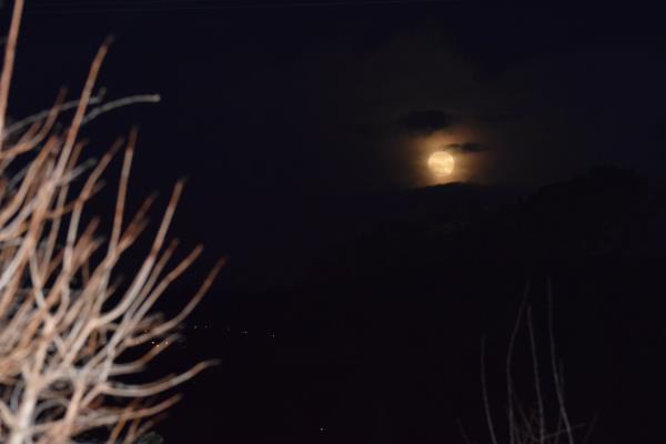 Red moon over Tremeirchion.jpg